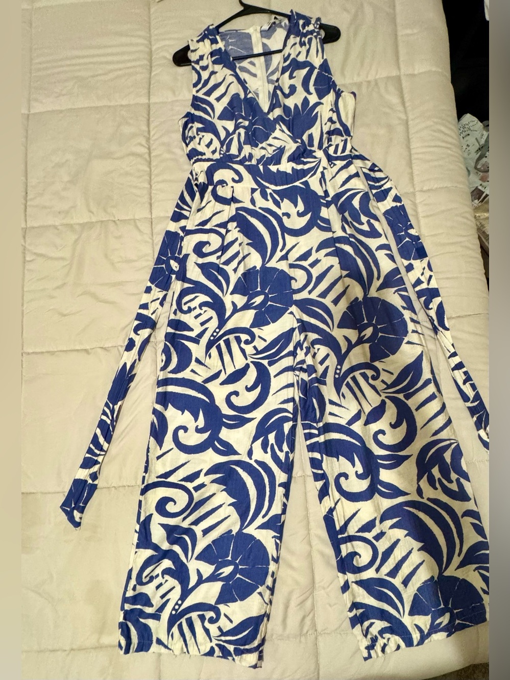 Cupshe Blue & White Sleeveless Printed Jumpsuit